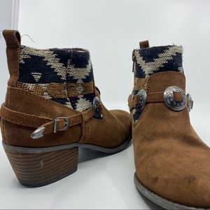 American Eagle Booties size 8 western style tan